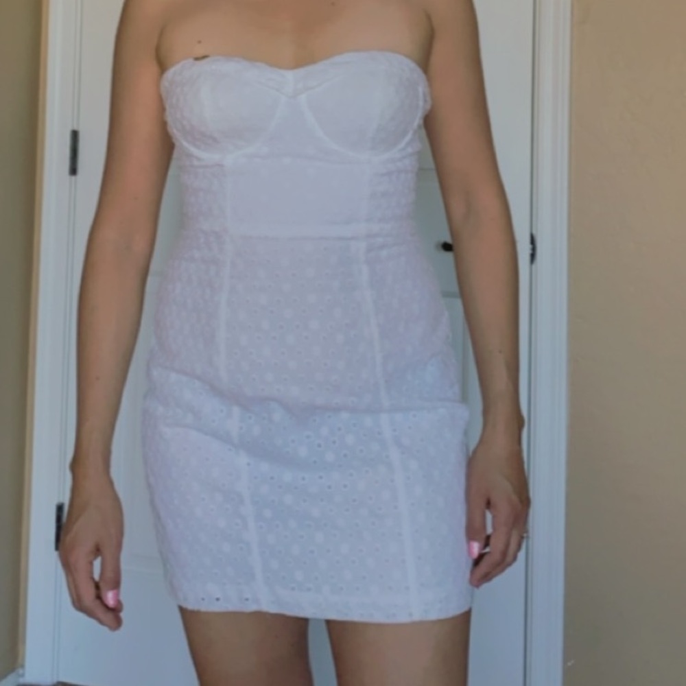 White Lace Push Up Strapless Dress